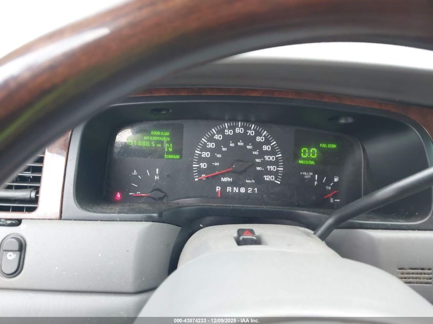 2002 Lincoln Town Car Cartier VIN: 1LNHM83W72Y650126 Lot: 43874233