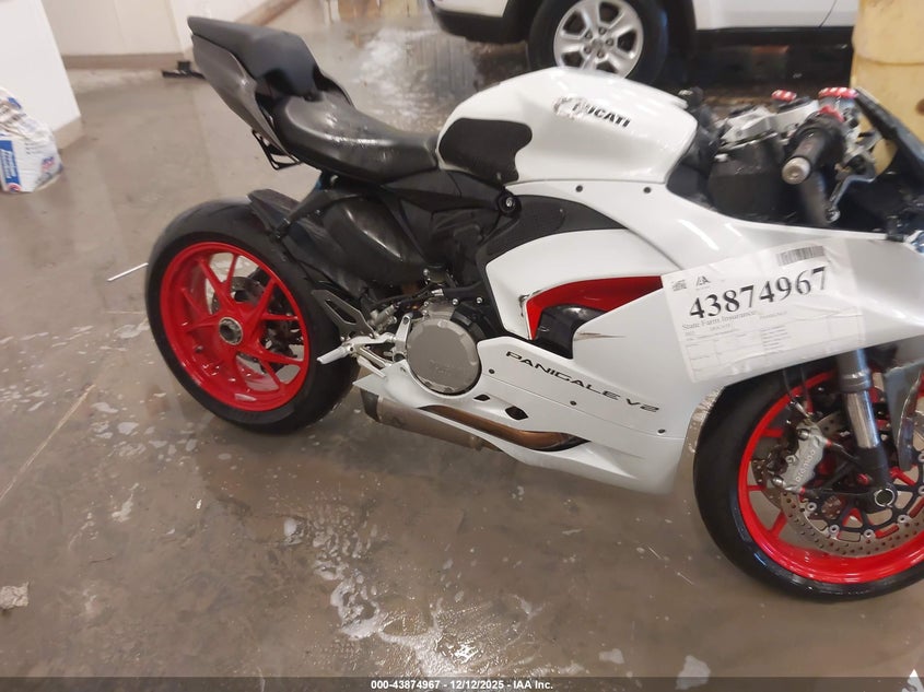 VIN: ZDMHAATW7MB004776 2021 DUCATI PANIGALE V2
