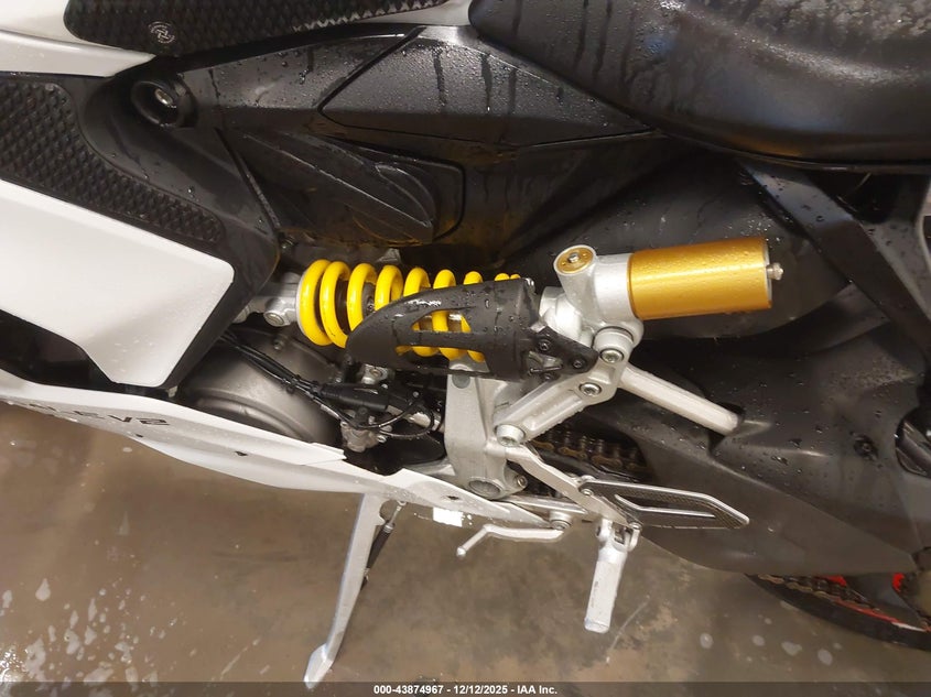 VIN: ZDMHAATW7MB004776 2021 DUCATI PANIGALE V2