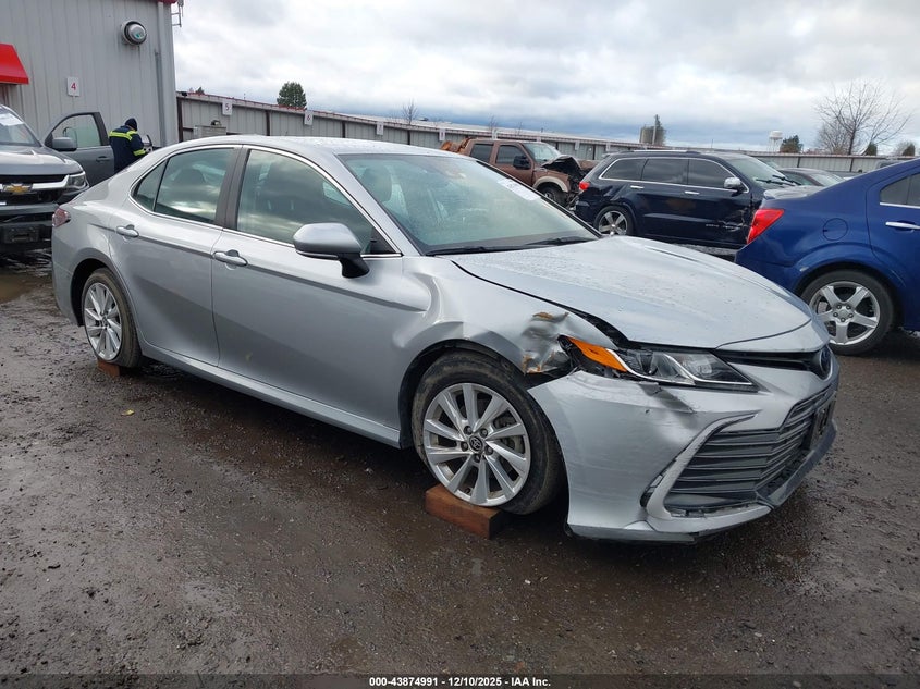 TOYOTA CAMRY LE 2023