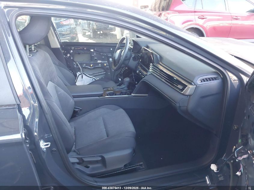 2025 Toyota Camry Le VIN: 4T1DAACK2SU549241 Lot: 43875413