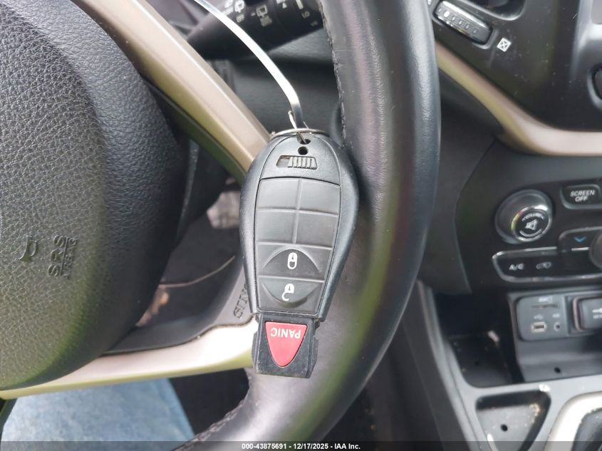 2015 Jeep Cherokee Latitude VIN: 1C4PJLCB0FW770621 Lot: 43875691