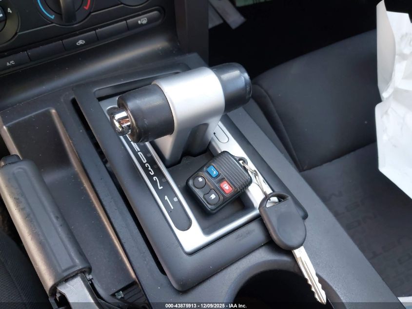 2005 Ford Mustang V6 Deluxe/V6 Premium VIN: 1ZVFT80N855167404 Lot: 43875913