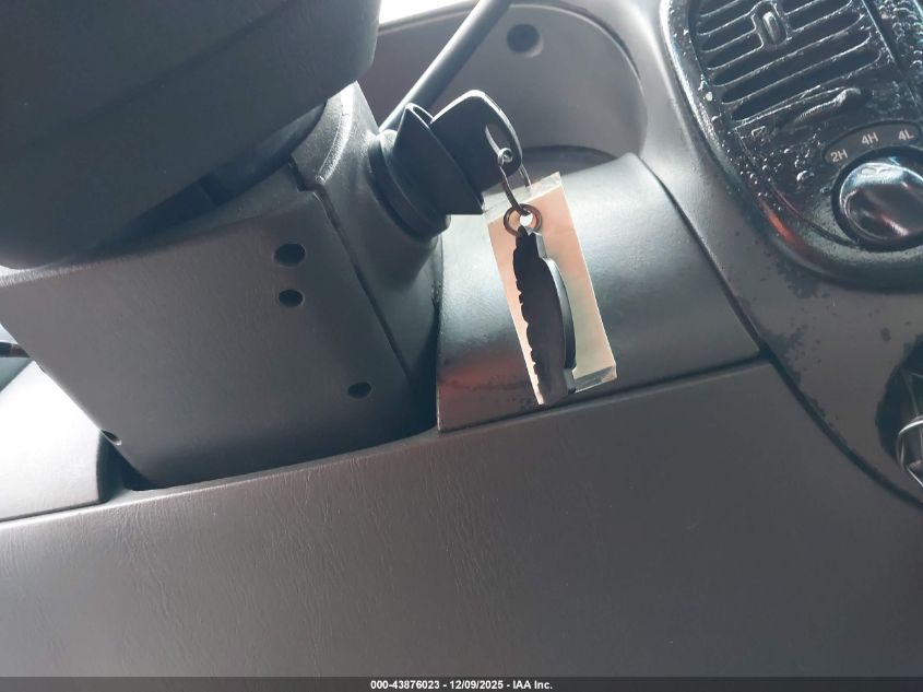 2001 Ford F-150 King Ranch Edition/Lariat/Xlt VIN: 1FTRW08L51KE45649 Lot: 43876023