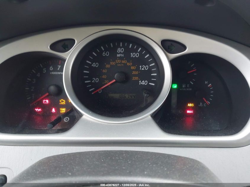 2004 Toyota Highlander V6 VIN: JTEDP21A340005923 Lot: 43876227