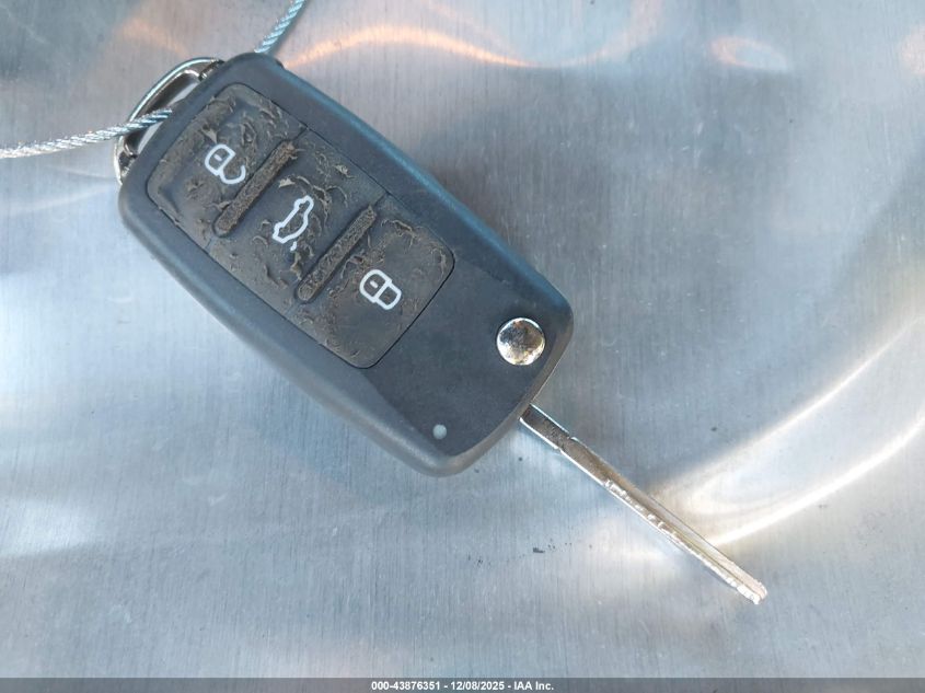 2014 Volkswagen Beetle 1.8T Entry VIN: 3VWF17AT0EM640980 Lot: 43876351