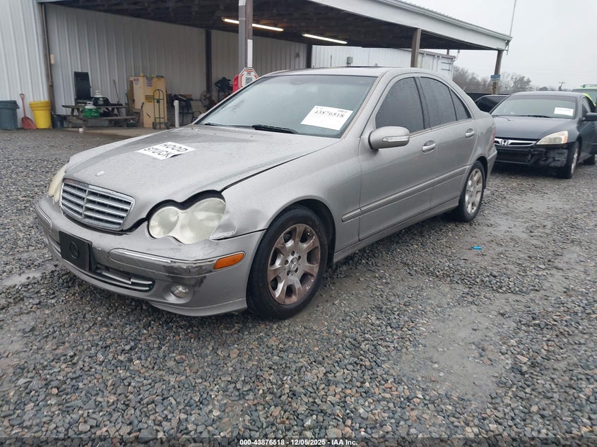 WDBRF81J15F640653 2005 MERCEDES-BENZ C-KLASSE photo no. 2