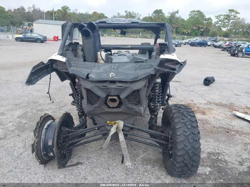 2017 Can-Am Maverick X3 Turbo R VIN: 3JBVGAW28HK000688 Lot: 43876922