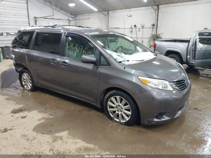 TOYOTA SIENNA LE
