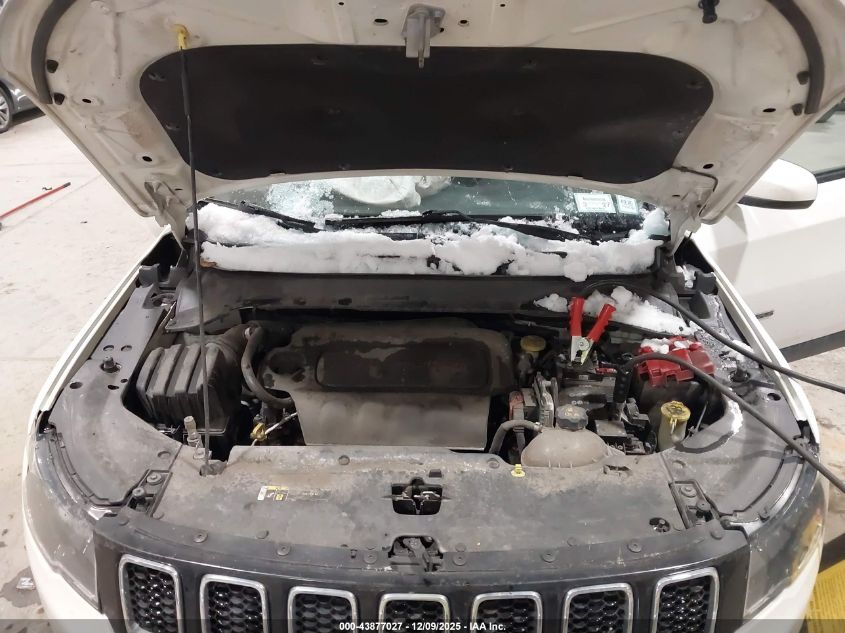 2019 Jeep Compass Latitude 4X4 VIN: 3C4NJDBB2KT827920 Lot: 43877027