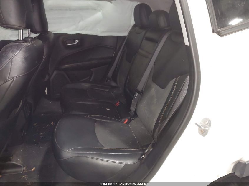 2019 Jeep Compass Latitude 4X4 VIN: 3C4NJDBB2KT827920 Lot: 43877027