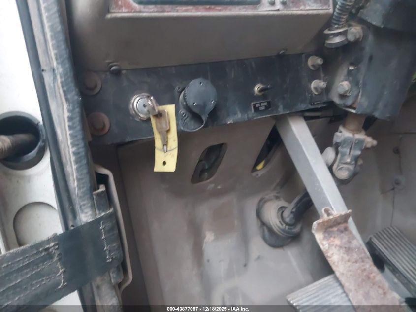 2005 International 9200 9200I VIN: 2HSCEAPR85C140149 Lot: 43877087