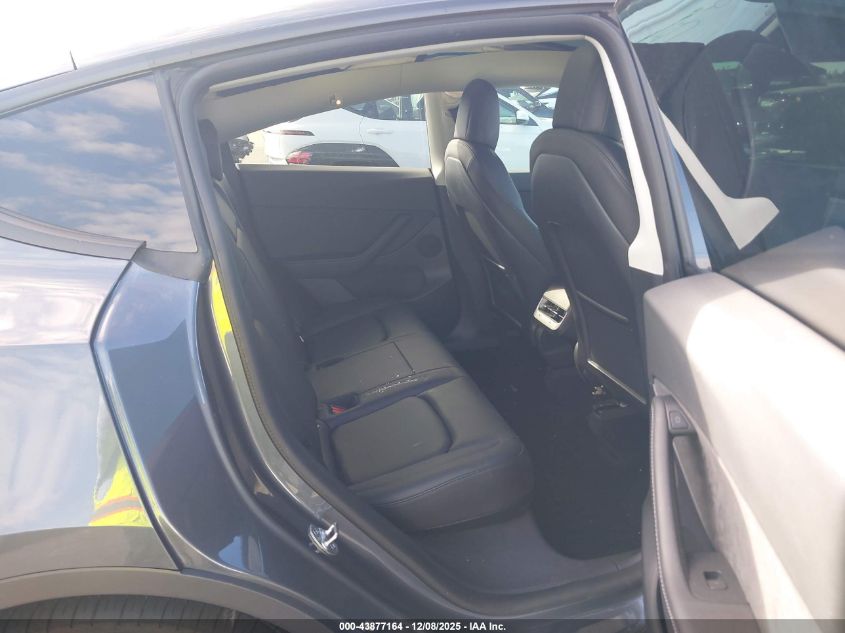 2022 Tesla Model Y Performance Dual Motor All-Wheel Drive VIN: 7SAYGDEF5NF373758 Lot: 43877164