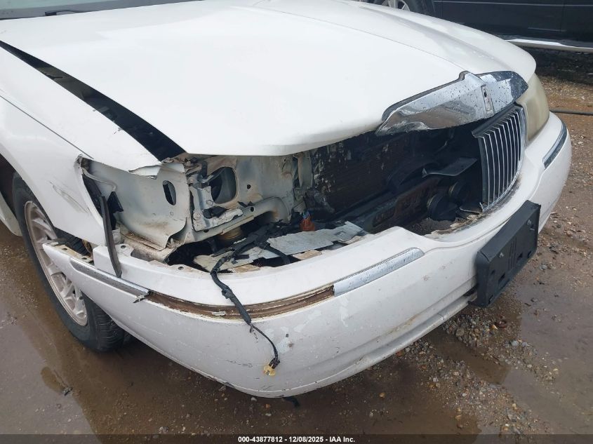 1999 Lincoln Town Car Signature VIN: 1LNFM82W4XY601370 Lot: 43877812