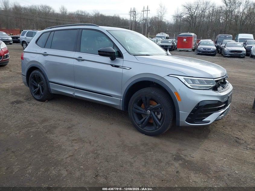 VOLKSWAGEN TIGUAN 2023. Lot# 43877815. VIN 3VV8B7AX8PM003528. Photo 1