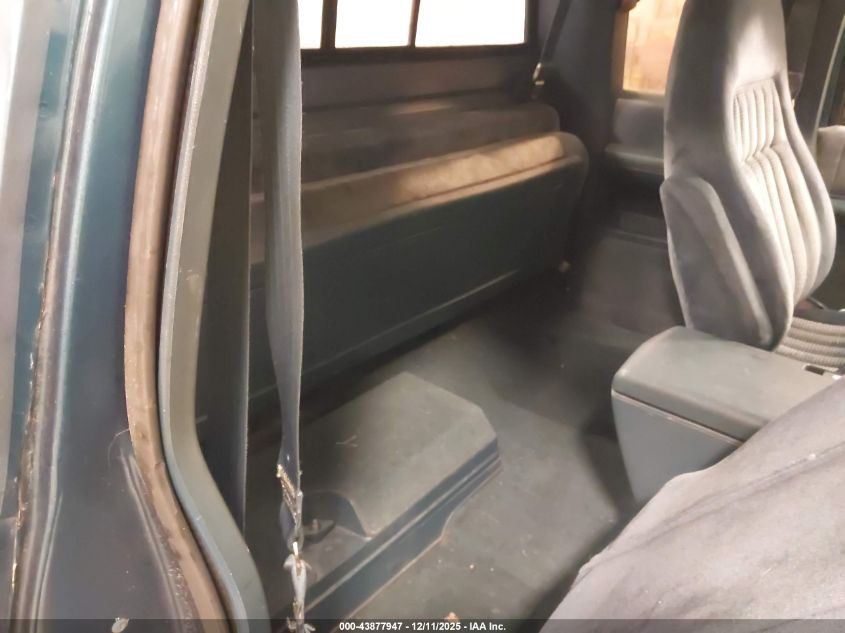 1992 GMC Sierra K1500 VIN: 2GTEK19K8N1534157 Lot: 43877947