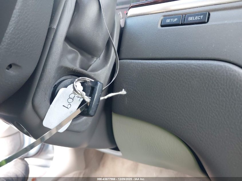 2009 Lincoln Town Car Signature Limited VIN: 2LNHM82V29X635939 Lot: 43877966