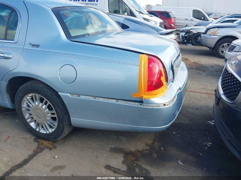 2009 Lincoln Town Car Signature Limited VIN: 2LNHM82V29X635939 Lot: 43877966