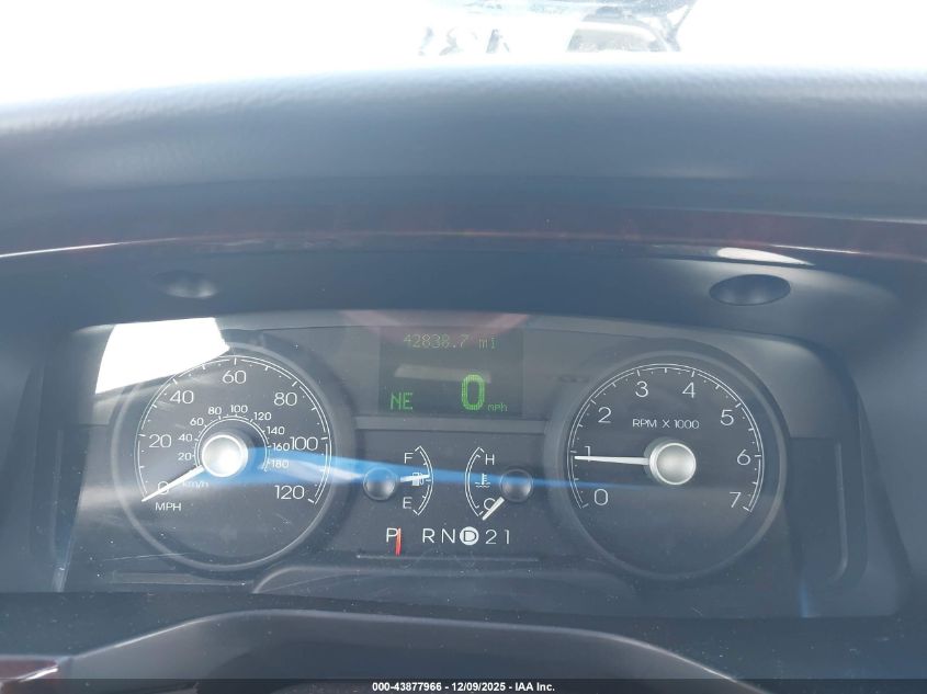 2009 Lincoln Town Car Signature Limited VIN: 2LNHM82V29X635939 Lot: 43877966