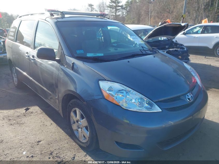 TOYOTA SIENNA LE