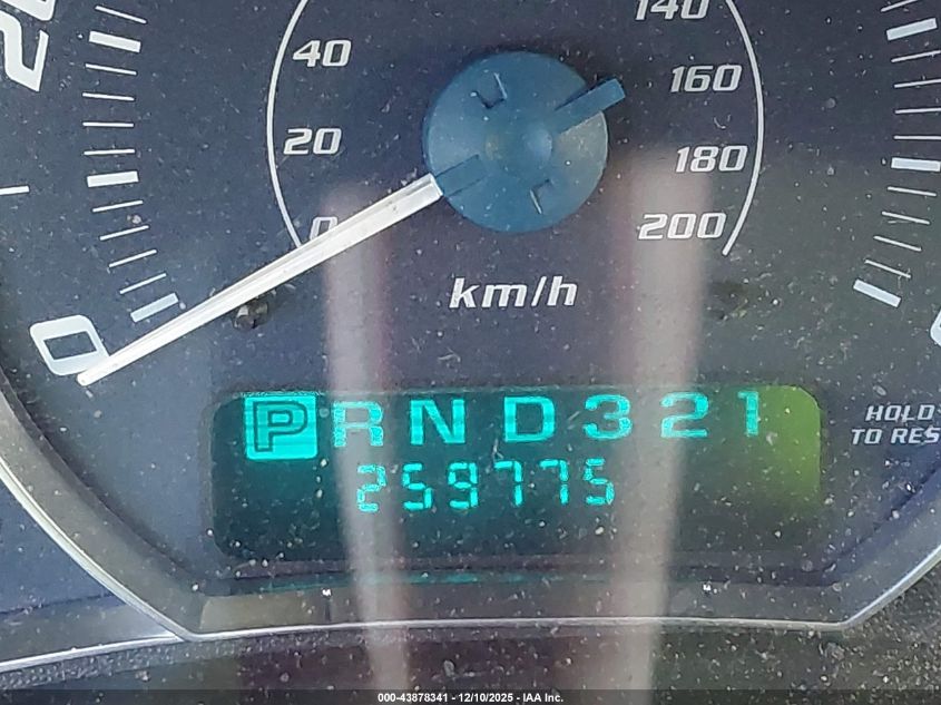 2002 Cadillac Escalade Standard VIN: 1GYEK63N22R132146 Lot: 43878341