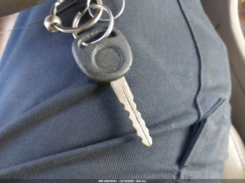 2002 Cadillac Escalade Standard VIN: 1GYEK63N22R132146 Lot: 43878341