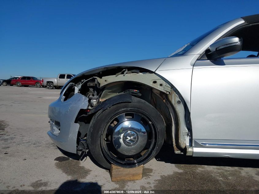 2013 Volkswagen Beetle 2.5L VIN: 3VW5X7AT4DM803364 Lot: 43878539