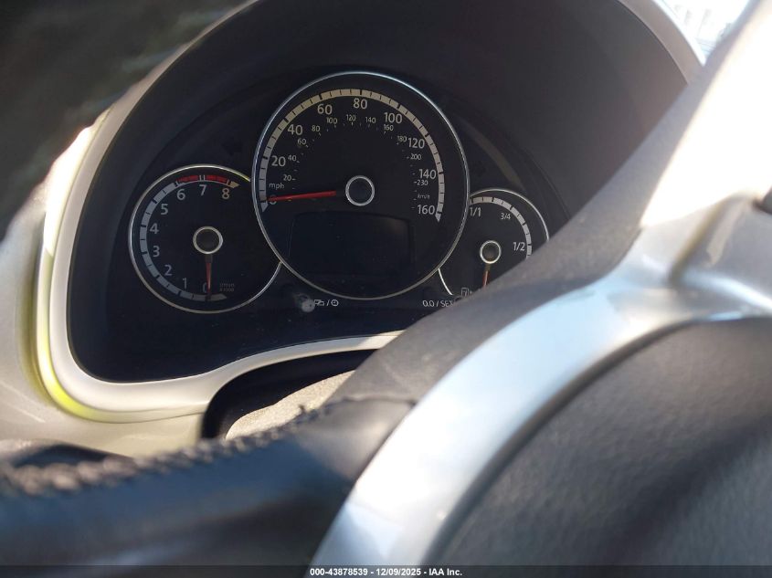 2013 Volkswagen Beetle 2.5L VIN: 3VW5X7AT4DM803364 Lot: 43878539