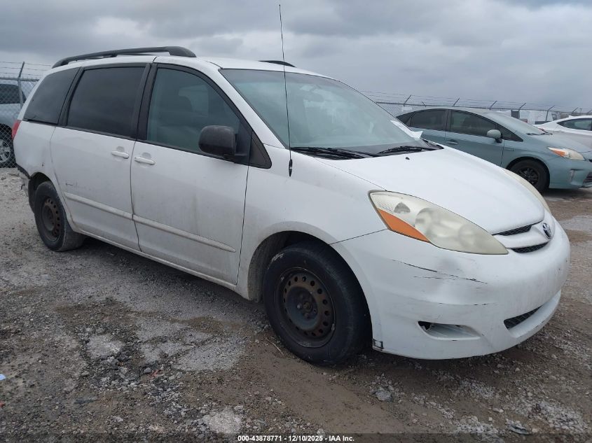 TOYOTA SIENNA LE