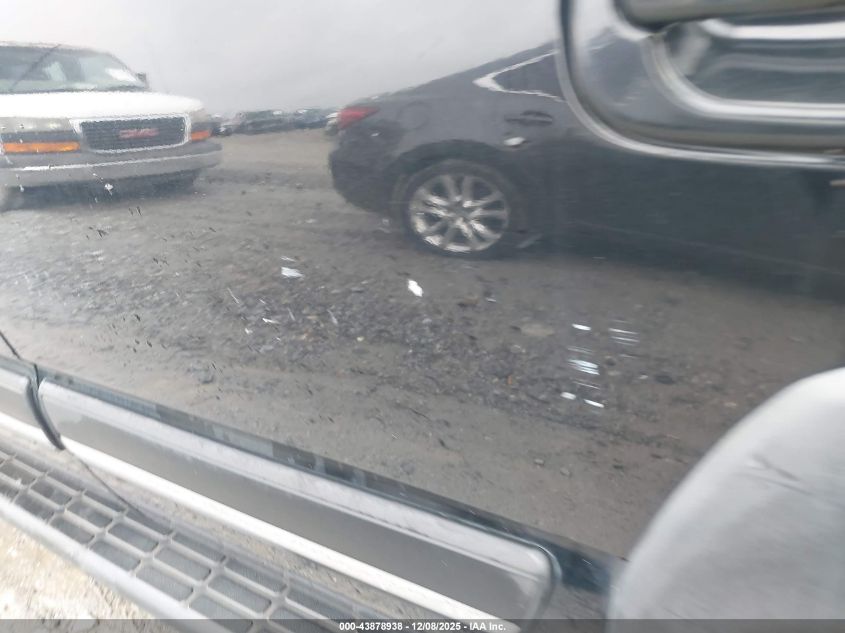 2005 Chevrolet Tahoe Lt VIN: 1GNEC13T75R105329 Lot: 43878938