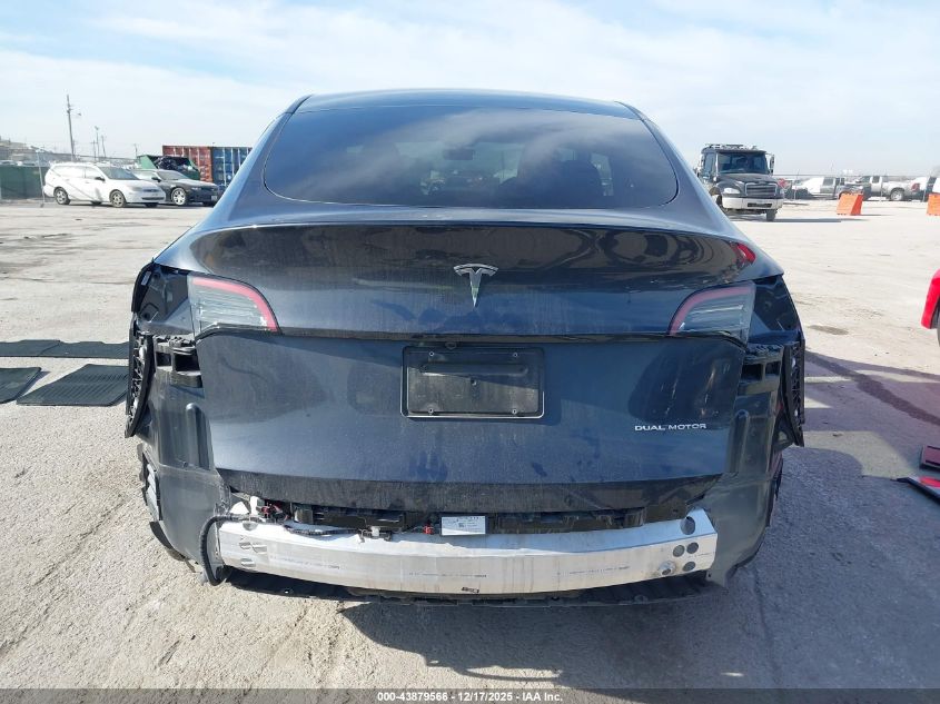 2025 Tesla Model Y Long Range Dual Motor All-Wheel Drive VIN: 7SAYGDEE6SF318500 Lot: 43879566