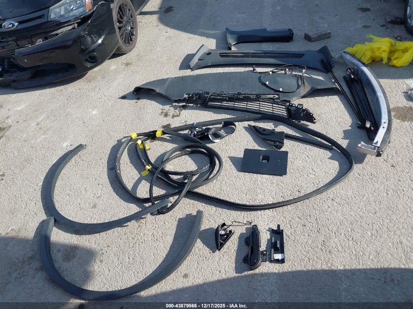 2025 Tesla Model Y Long Range Dual Motor All-Wheel Drive VIN: 7SAYGDEE6SF318500 Lot: 43879566