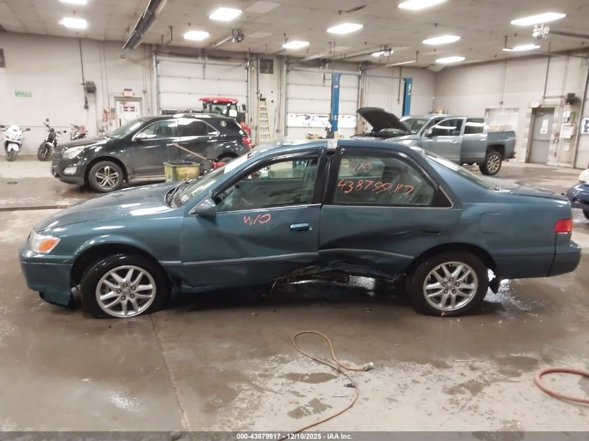 2000 Toyota Camry Xle V6 VIN: 4T1BF28K0YU950111 Lot: 43879917