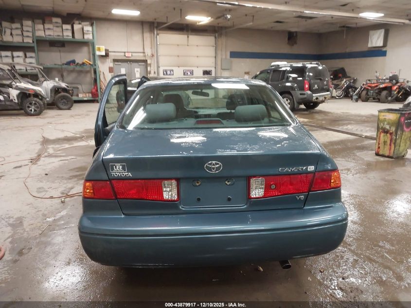 2000 Toyota Camry Xle V6 VIN: 4T1BF28K0YU950111 Lot: 43879917