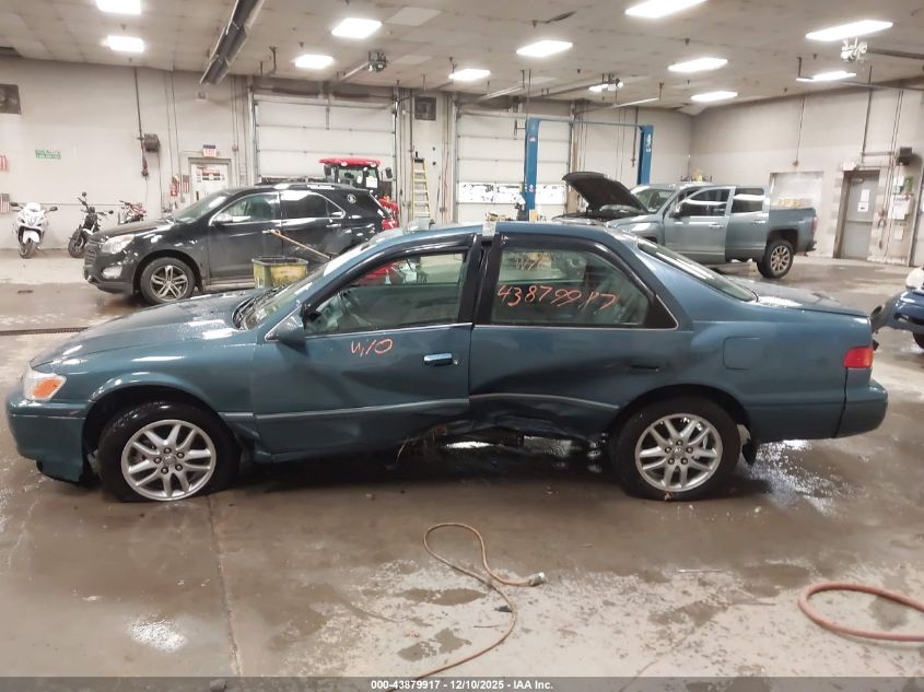 2000 Toyota Camry Xle V6 VIN: 4T1BF28K0YU950111 Lot: 43879917