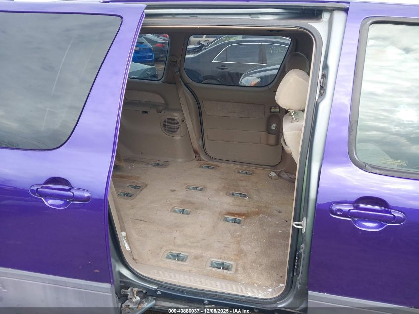 1998 Toyota Sienna Le VIN: 4T3ZF13C5WU022842 Lot: 43880037