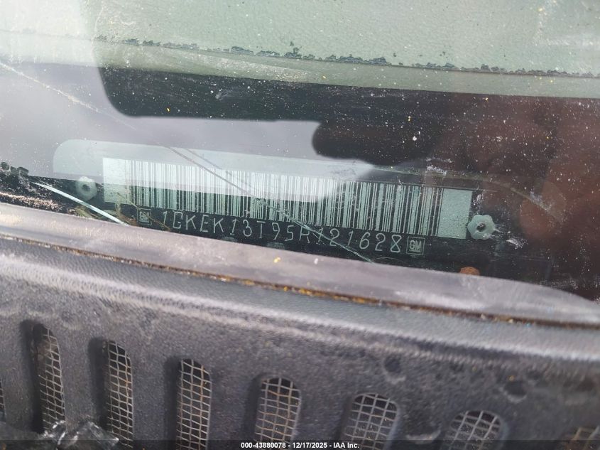 2005 GMC Yukon Slt VIN: 1GKEK13T95R121628 Lot: 43880078