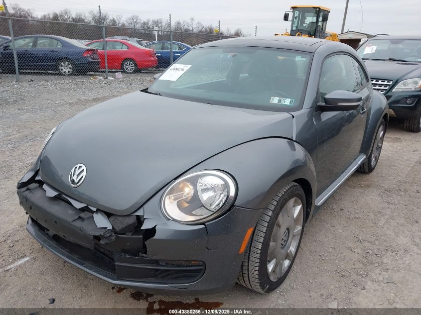 2012 Volkswagen Beetle 2.5L VIN: 3VWJX7AT8CM617677 Lot: 43880256