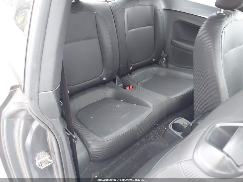 2012 Volkswagen Beetle 2.5L VIN: 3VWJX7AT8CM617677 Lot: 43880256