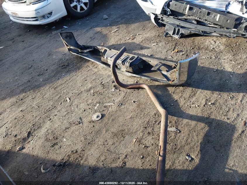 2004 Mercury Grand Marquis Gs VIN: 2MEFM74W54X696768 Lot: 43880292