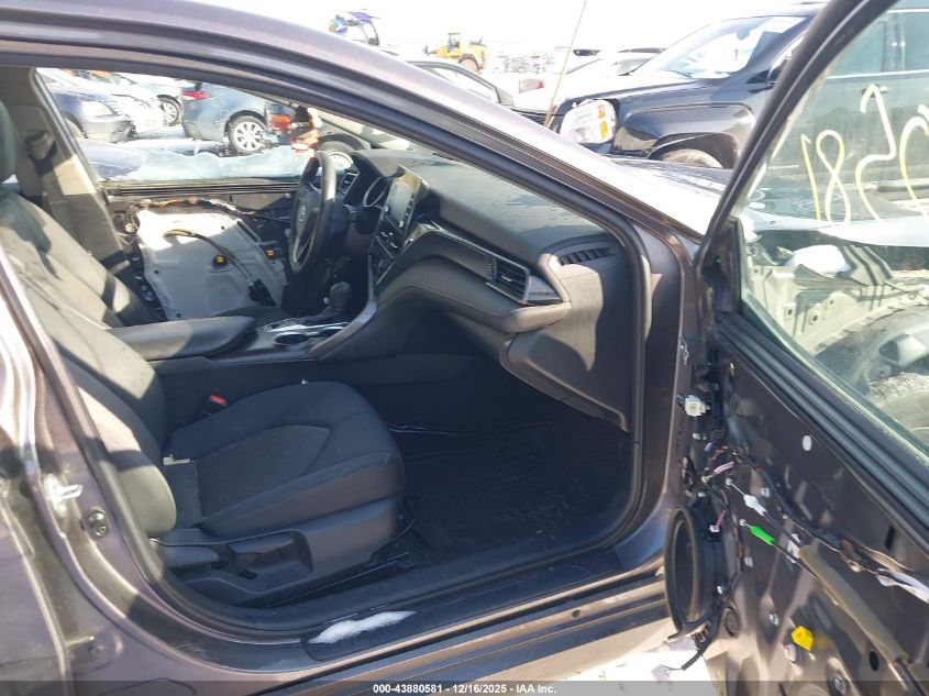 2021 Toyota Camry Le Hybrid VIN: 4T1C31AK8MU558800 Lot: 43880581