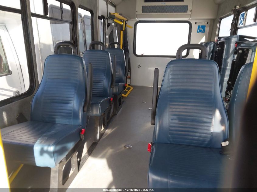 2018 Ford Transit-350 Cutaway VIN: 1FDES8PM4JKB07075 Lot: 43880689