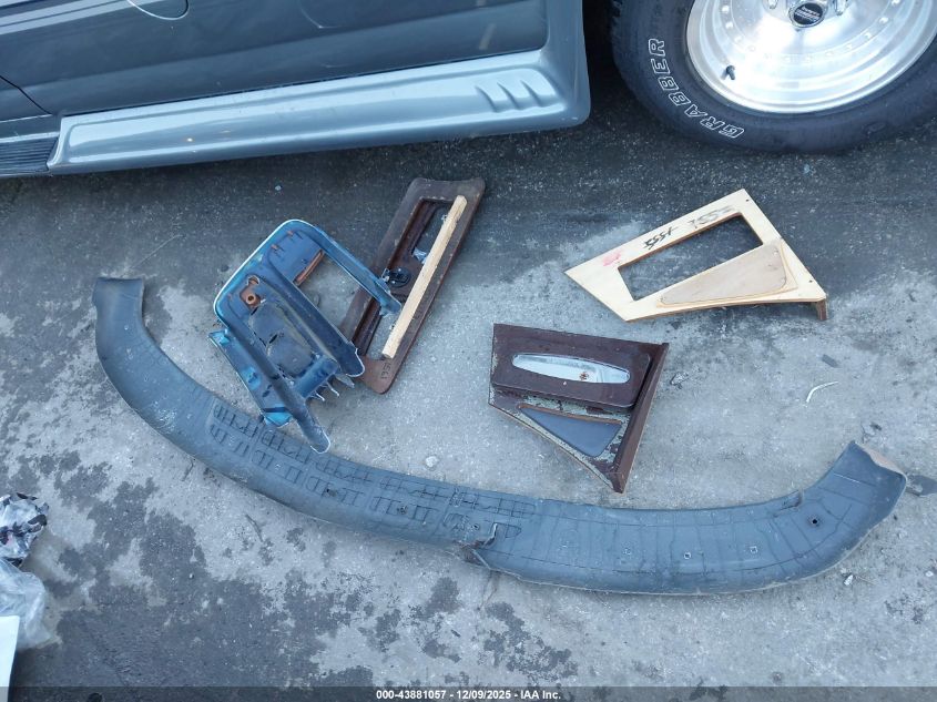 2000 Chevrolet Express Upfitter Pkg. VIN: 1GBFG15R2Y1167117 Lot: 43881057