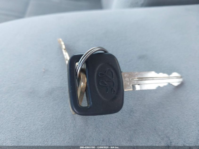 2002 Toyota Tundra Sr5 V8 VIN: 5TBBT44192S265258 Lot: 43881195