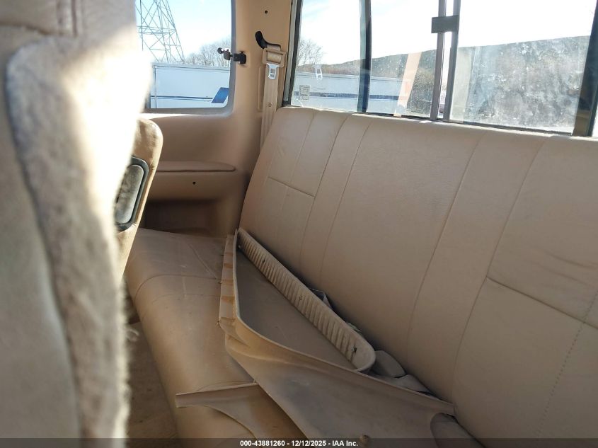 1997 Dodge Ram 3500 St VIN: 3B7MC33W2VM517685 Lot: 43881260