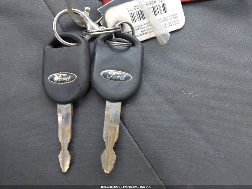 2004 Ford Expedition Xls VIN: 1FMRU13W54LA25932 Lot: 43881272