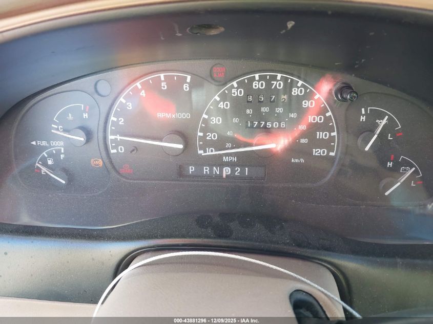 2000 Ford Explorer Eddie Bauer VIN: 1FMZU74E7YZC48713 Lot: 43881296