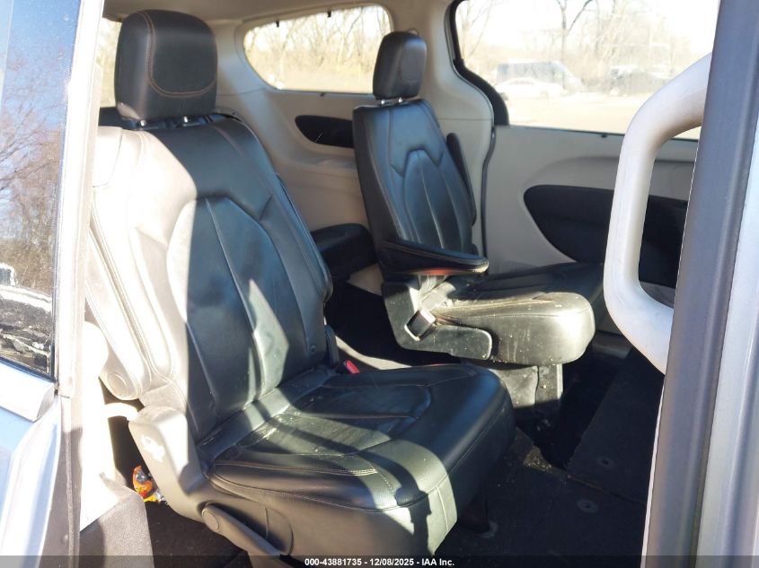 2017 Chrysler Pacifica Touring-L VIN: 2C4RC1BGXHR564531 Lot: 43881735