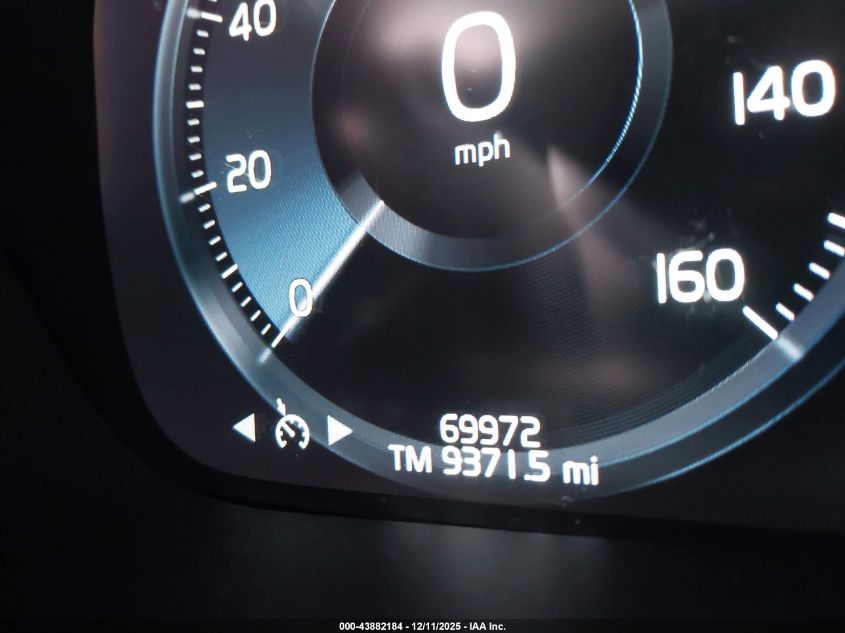 2019 Volvo Xc60 T5 Momentum VIN: LYV102RK8KB242660 Lot: 43882184