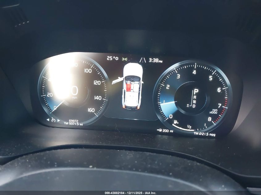 2019 Volvo Xc60 T5 Momentum VIN: LYV102RK8KB242660 Lot: 43882184